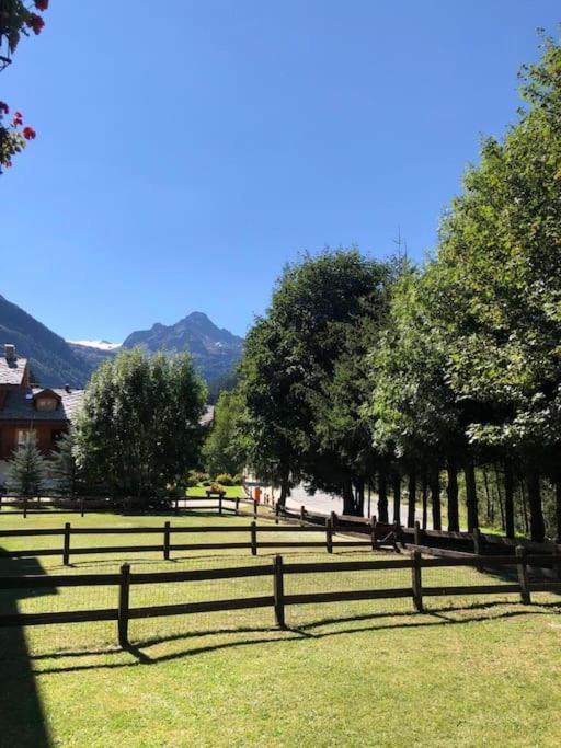 Appartamento Ampio Giardino Adiacente Piste Sci 4/6 Posti Letto La Thuile Exterior photo